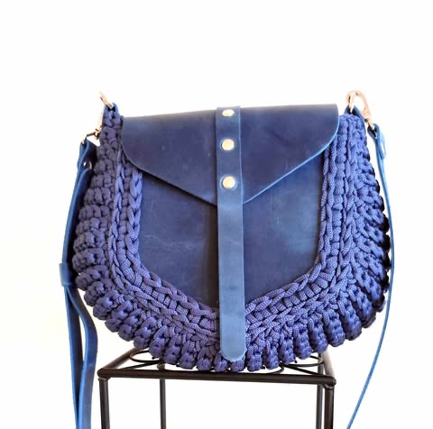 Torebka Listonoszka ze skórą