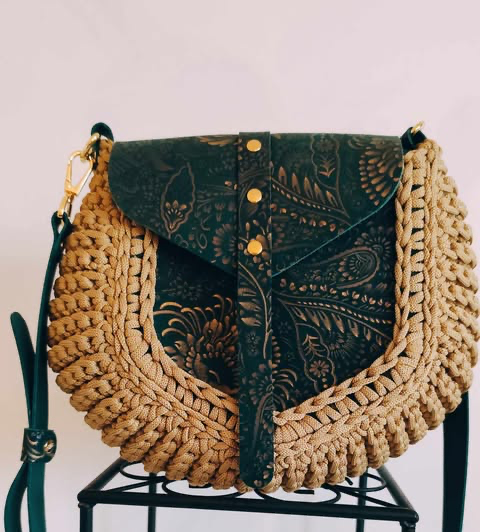 Torebka Listonoszka ze skórą